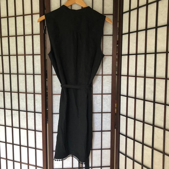 Banana Republic black dress with waist tie and unique bottom - Picture 3 of 12